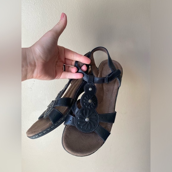 Natural Soul All Thru Comfort Barroll Black Genuine Leather Strap Sandals - Picture 3 of 7